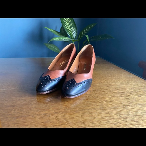 Vintage leather two-tone wing tip Evins heels - Picture 2 of 7